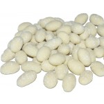 Mandelkerne in weißer Schokolade mit Kokosflocken